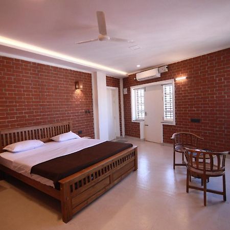 Wanders In Travel Company Hotel Мадикери Екстериор снимка