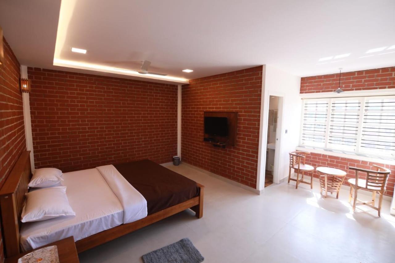 Wanders In Travel Company Hotel Мадикери Екстериор снимка