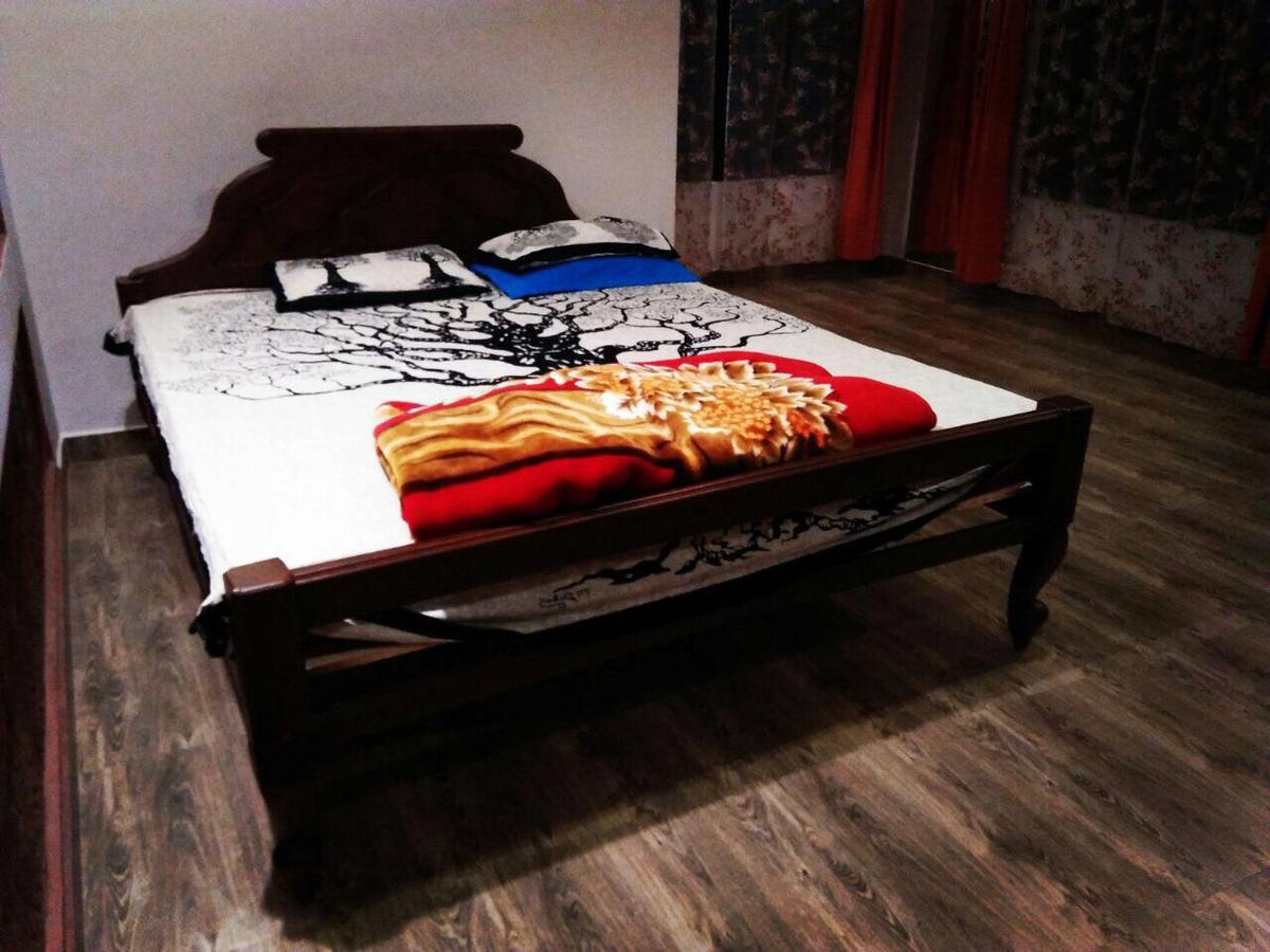 Wanders In Travel Company Hotel Мадикери Екстериор снимка