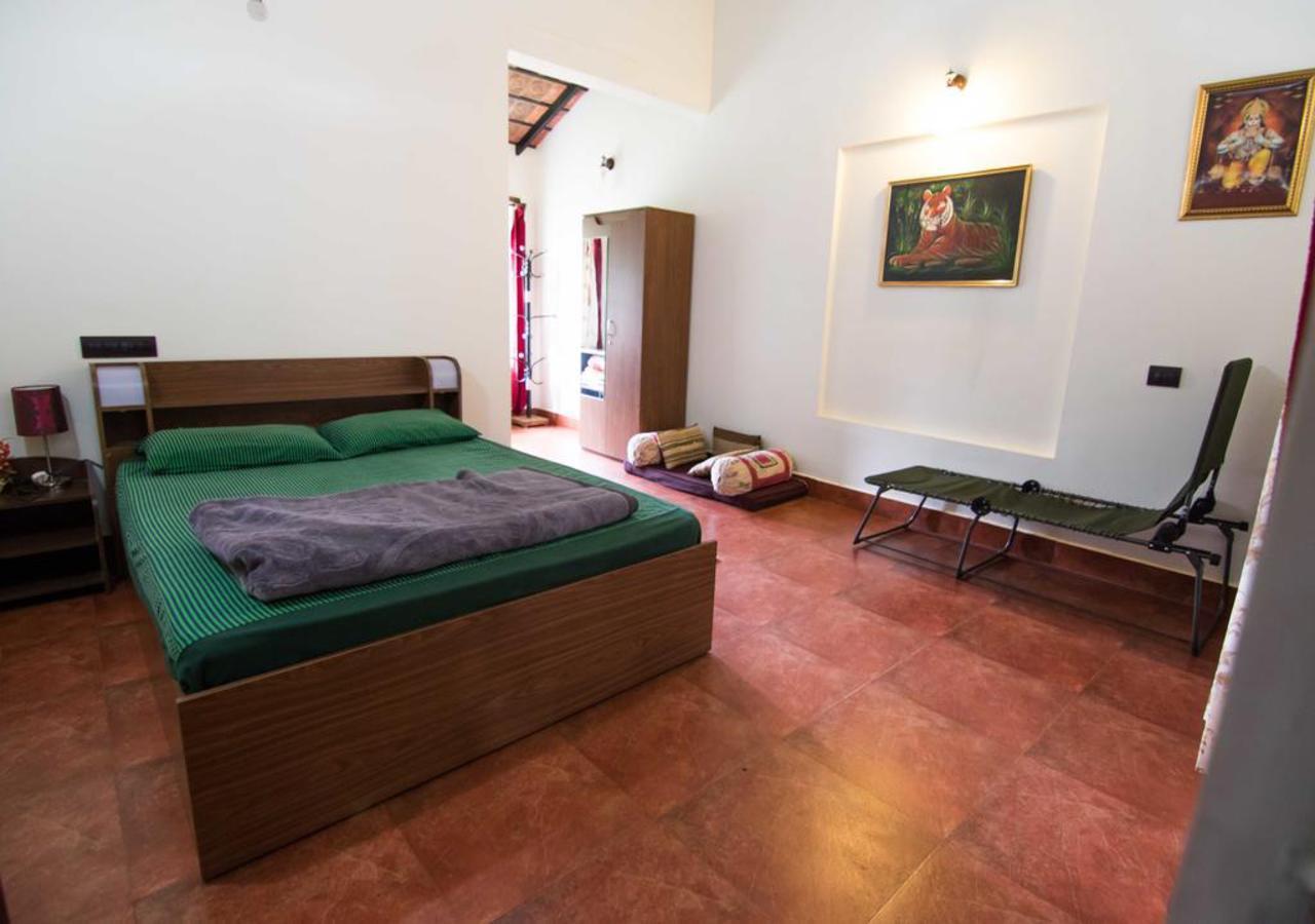 Wanders In Travel Company Hotel Мадикери Екстериор снимка